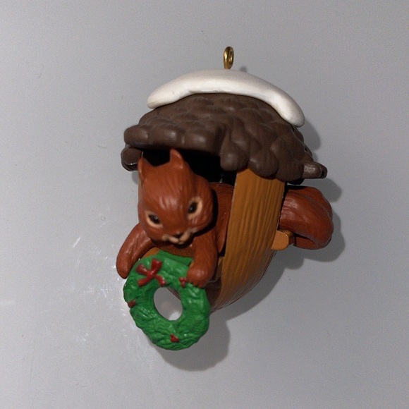 Four Vintage Hallmark Ornaments - Picture 9 of 9